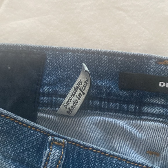 Diesel DNA distressed Tepphar Slim Carrot Jean - Picture 4 of 6